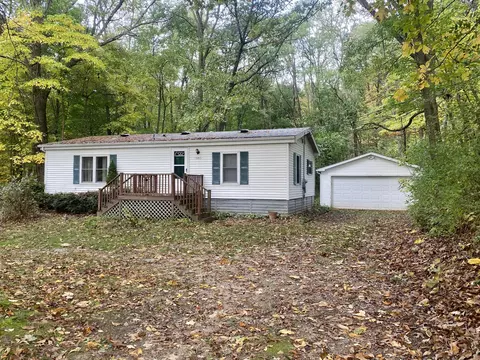 9863 Avalon Rd, Greenville, MI 48838