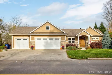 937 Paw Paw Dr, Holland, MI 49423