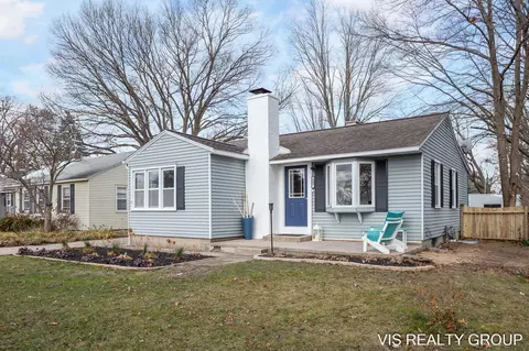 809 River St, Spring Lake, MI 49456 photo 2