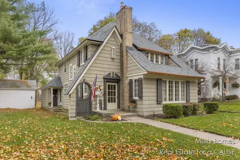 606 S Franklin St, Greenville, MI 48838