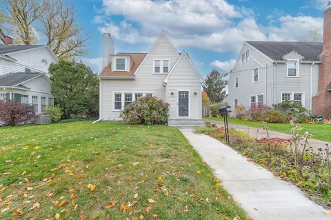 221 Edgemoor Ave, Kalamazoo, MI 49001