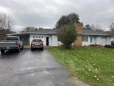 4911 S Green Ave, Fremont, MI 49412