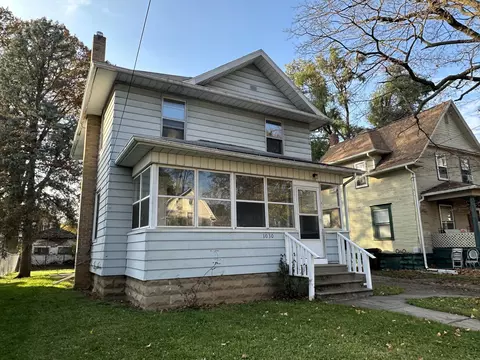 1030 Woodbridge St, Jackson, MI 49203