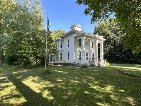 303 S Main St, Concord, MI 49237