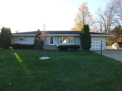 27139 Stuart St, Edwardsburg, MI 49112