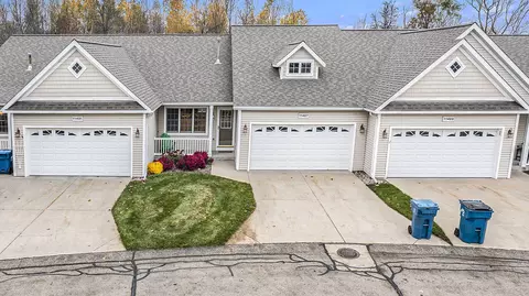 11427 N Lake Dr, Holland, MI 49424