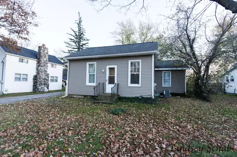 82 E Gardner St, Sparta, MI 49345