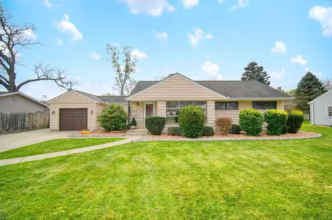 1521 Kensington Dr, Jackson, MI 49203