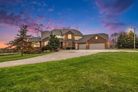 17717 56th Ave, Coopersville, MI 49404