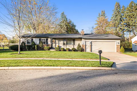 1723 Mapleview St SE, Kentwood, MI 49508