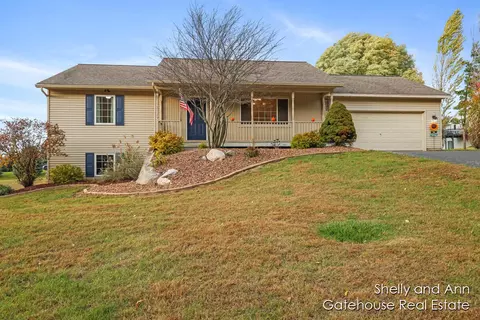 7460 High Timber Dr, Greenville, MI 48838