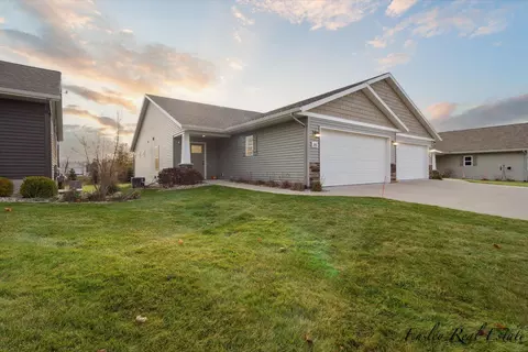 346 Needlewood Dr, Cedar Springs, MI 49319