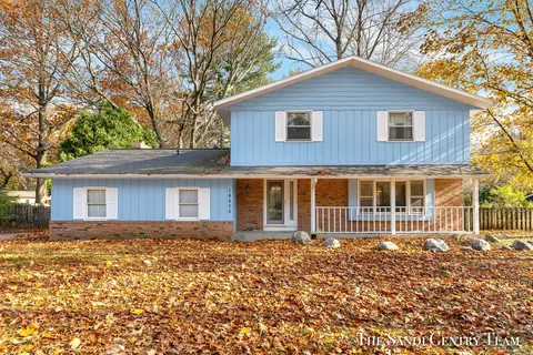 18664 N Fruitport Rd, Spring Lake, MI 49456