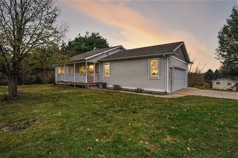 5576 Blue Spruce Ln, Fennville, MI 49408