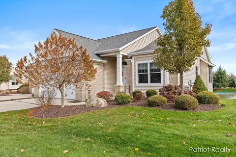 6612 Gracepoint Dr SE, Caledonia, MI 49316
