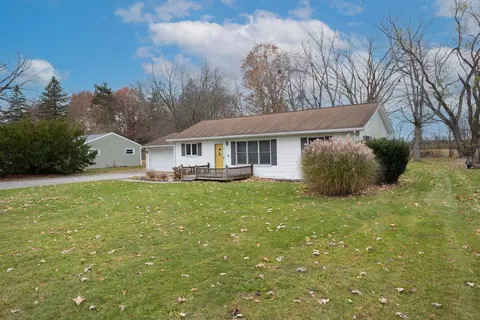 6022 Oak Point Rd, Jackson, MI 49201