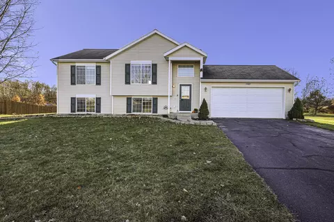 14669 Ivorystone Dr NE, Cedar Springs, MI 49319