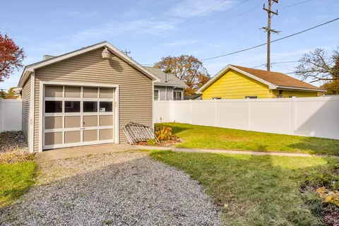 556 Orange St, Jackson, MI 49202 photo 2
