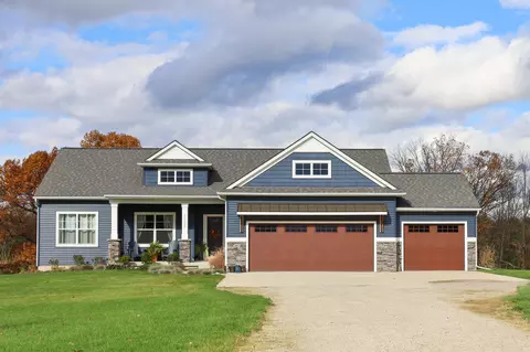12844 Den Houter Valley Dr SE, Lowell, MI 49331