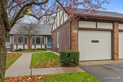 2251 Radcliff Cir SE #74, Grand Rapids, MI 49546