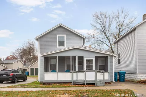 422 Jackson St, Grand Haven, MI 49417