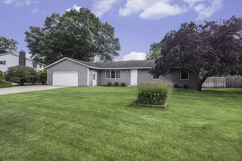 2049 W Swanson Ct, Fruitport, MI 49415