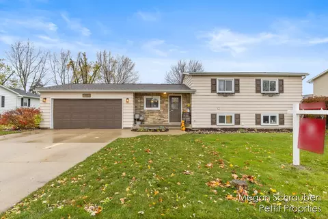 10866 North Dr, Fowler, MI 48835