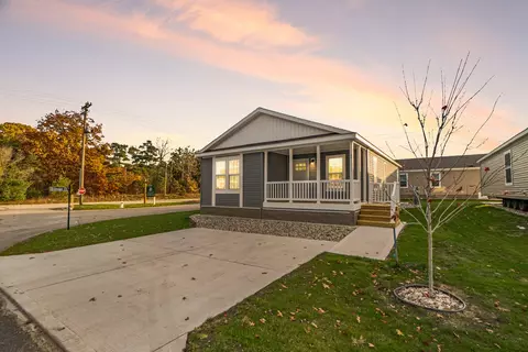 1283 Ellis Rd # 1, Norton Shores, MI 49441