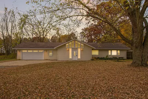 4328 Fikes Rd, Benton Harbor, MI 49022