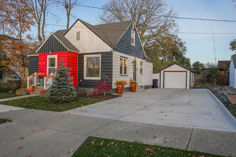 567 Maple Ave, Holland, MI 49423