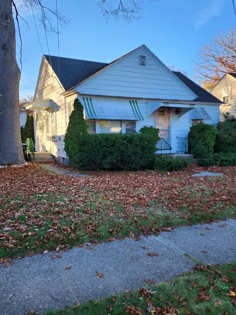 1325 Kingsley St, Muskegon, MI 49442