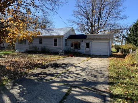 15171 Ackerson Dr, Battle Creek, MI 49014
