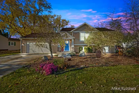 10335 Paw Paw Dr, Zeeland, MI 49464