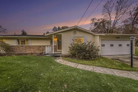 2311 Foote Manor Dr, Jackson, MI 49203