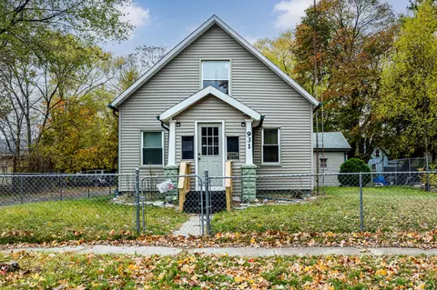 931 Jennings Ave, Benton Harbor, MI 49022