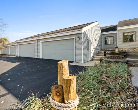 3726 Mona Kai Blvd, Norton Shores, MI 49444