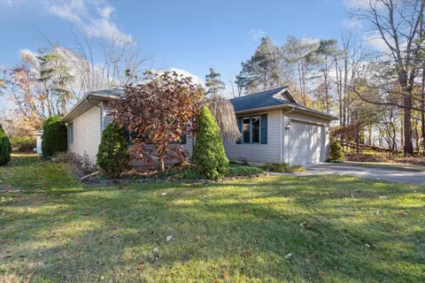 11554 Bradley Dr, Jerome, MI 49249 photo 2