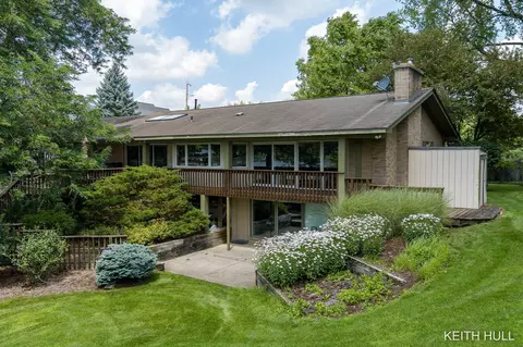 1325 Thornapple River Dr SE, Grand Rapids, MI 49546
