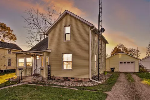 114 N Douglas Ave, Three Rivers, MI 49093