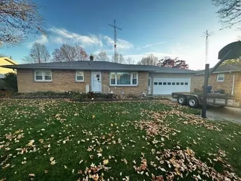 606 Waverly Dr, Benton Harbor, MI 49022