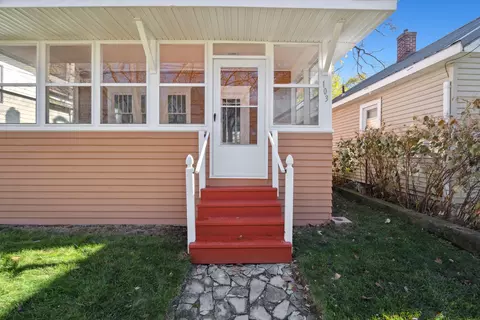 103 Ridge St, Jackson, MI 49203 photo 2