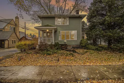 204 E Pere Marquette St, Ludington, MI 49431