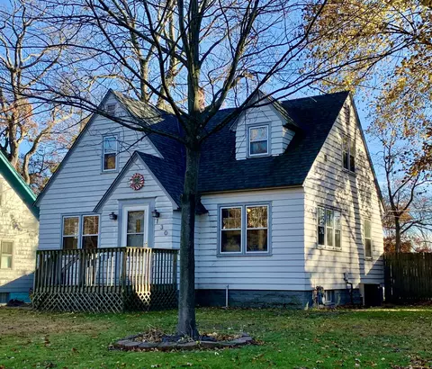 130 Vanderveen Ave, Holland, MI 49424