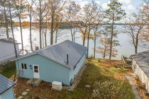 10147 Lakeshore Dr, Evart, MI 49631