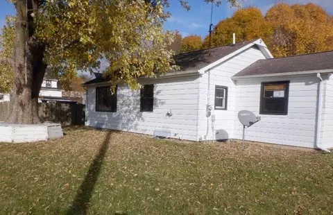 75 4th St, Plainwell, MI 49080