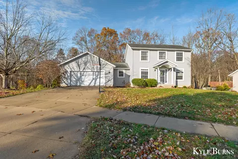 5747 Grand Oaks Dr NE, Comstock Park, MI 49321