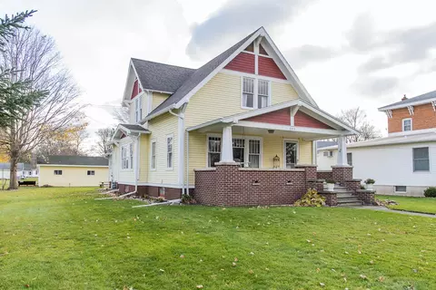 225 W Burr Oak St, Centreville, MI 49032