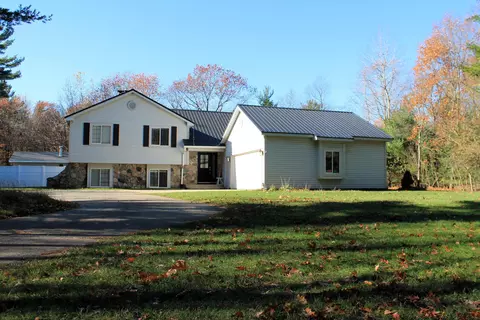 5545 Davis Rd, Norton Shores, MI 49441