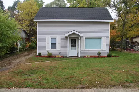 1174 E James St, White Cloud, MI 49349