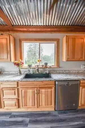 860 E Central Rd, Quincy, MI 49082 photo 12